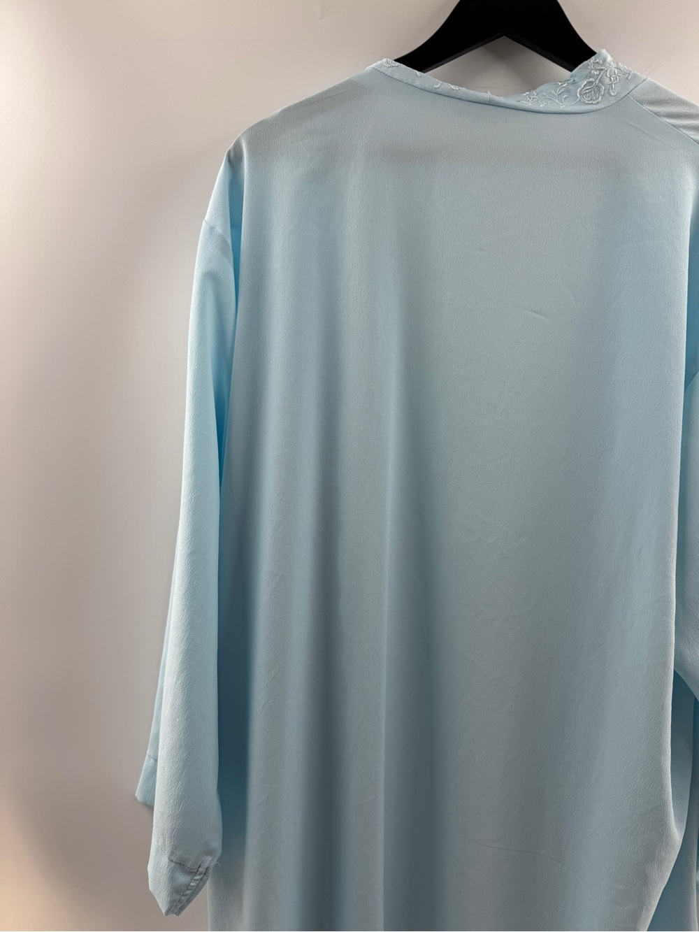 Secret Treasures Light Blue Embroidered Robe Cover Up – Women’s XL - Picture 7 of 8